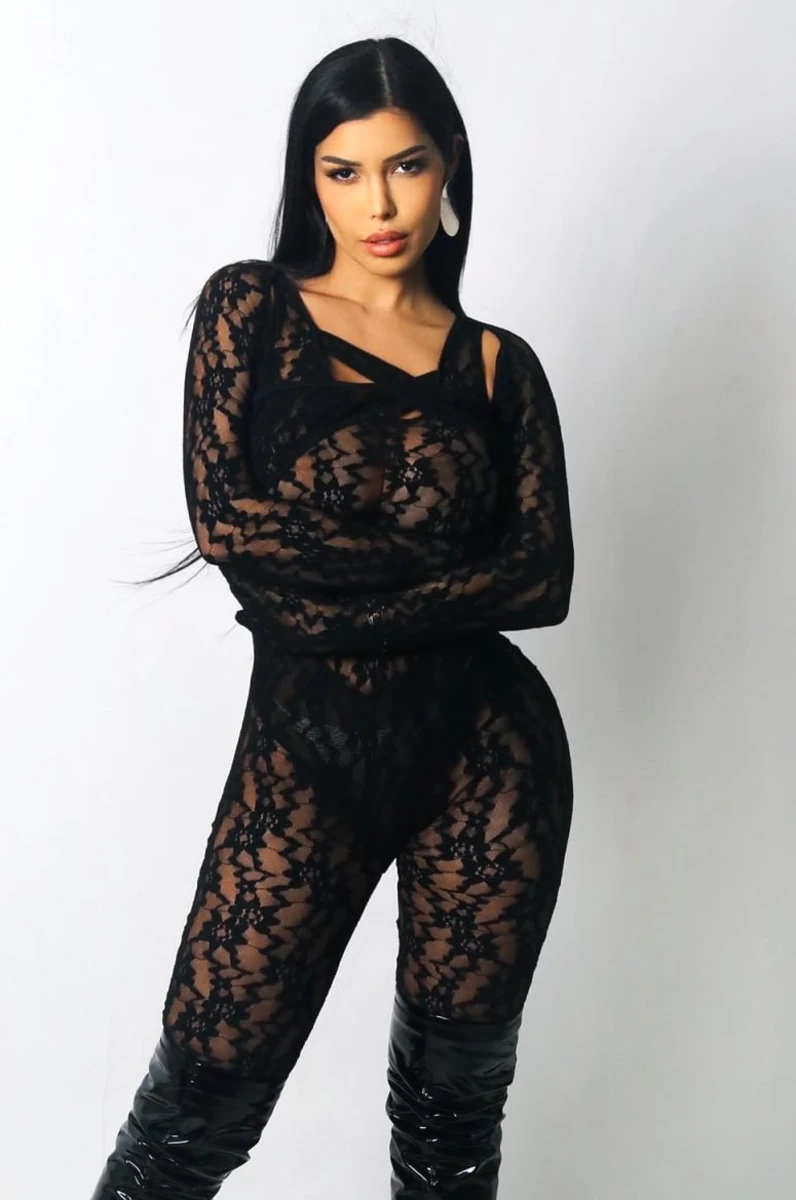 Adriana escort in Paris