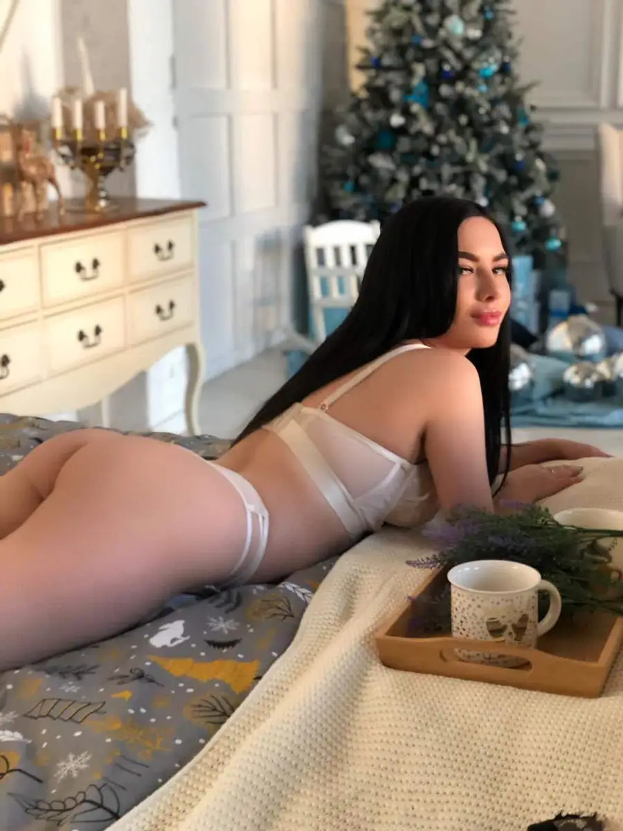 Alica escort in Paris