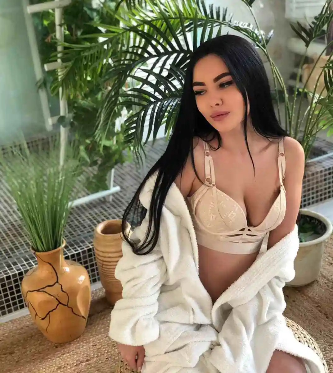 Alica escort in Paris