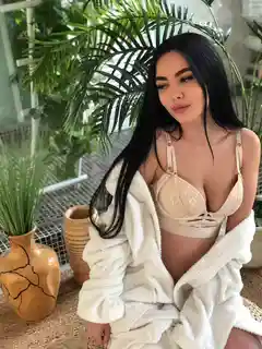 Alica escort in Paris