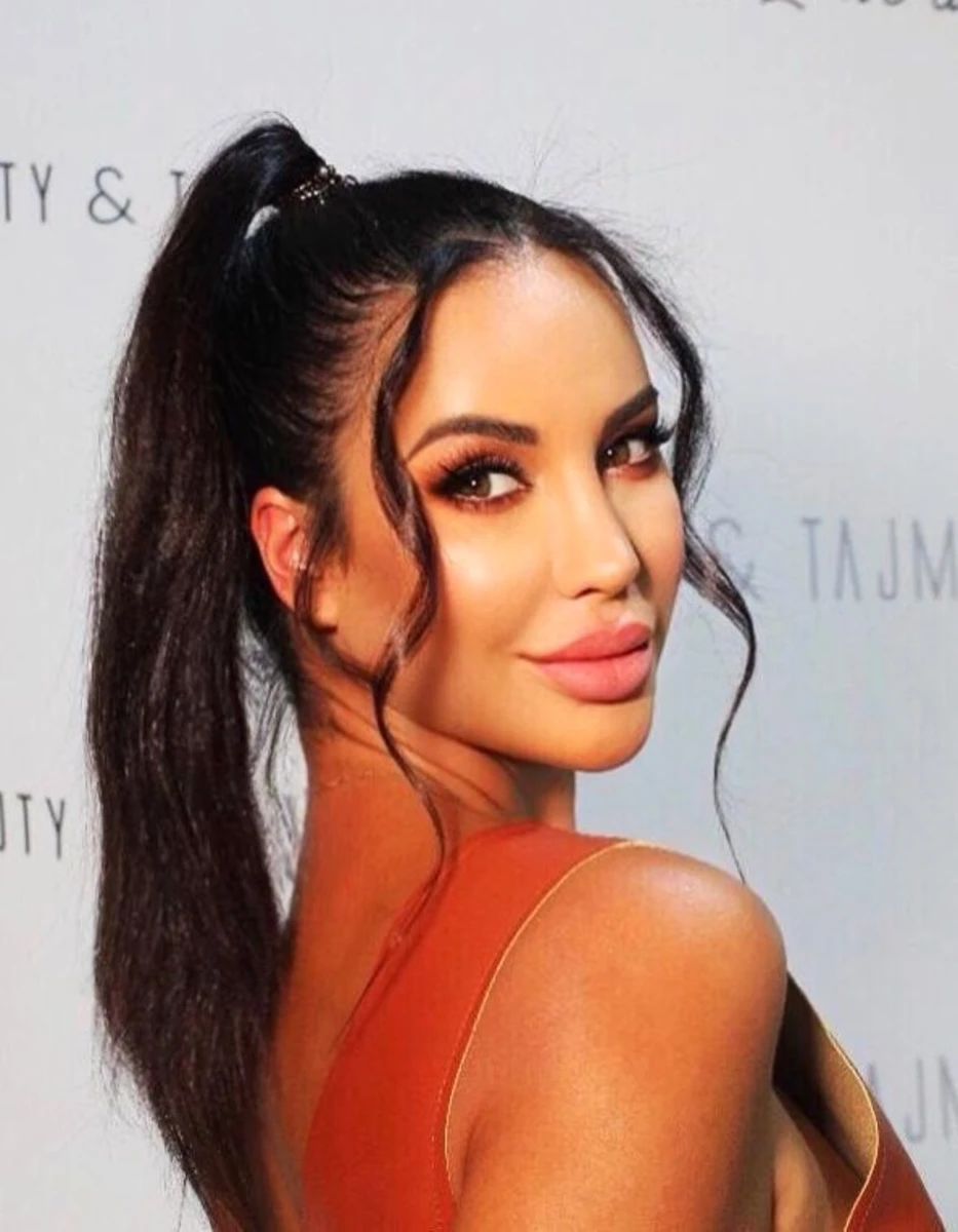 Alisa escort in Paris