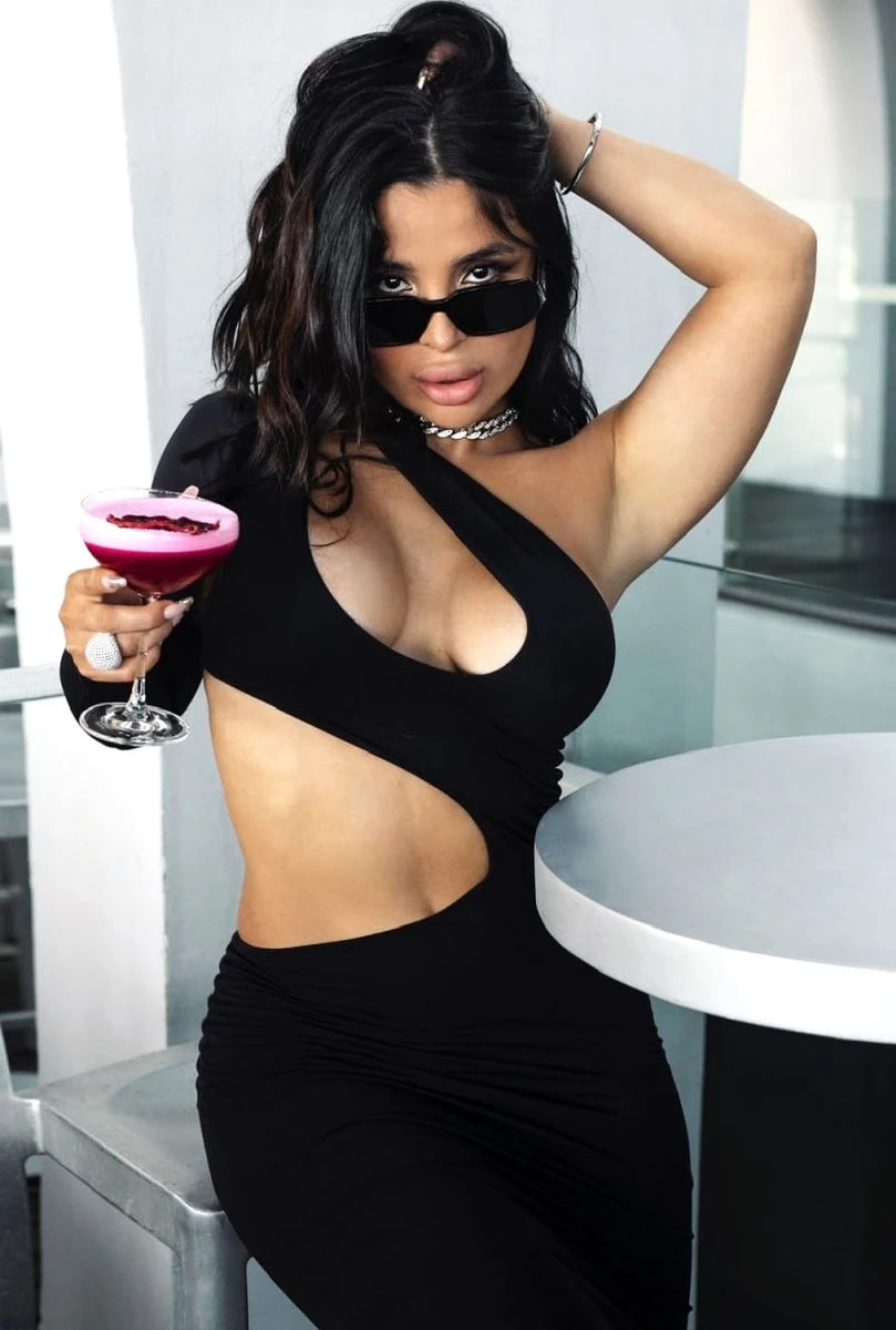 Nita escort in Paris