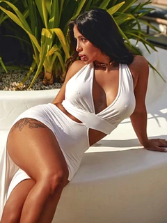 Nita escort in Paris