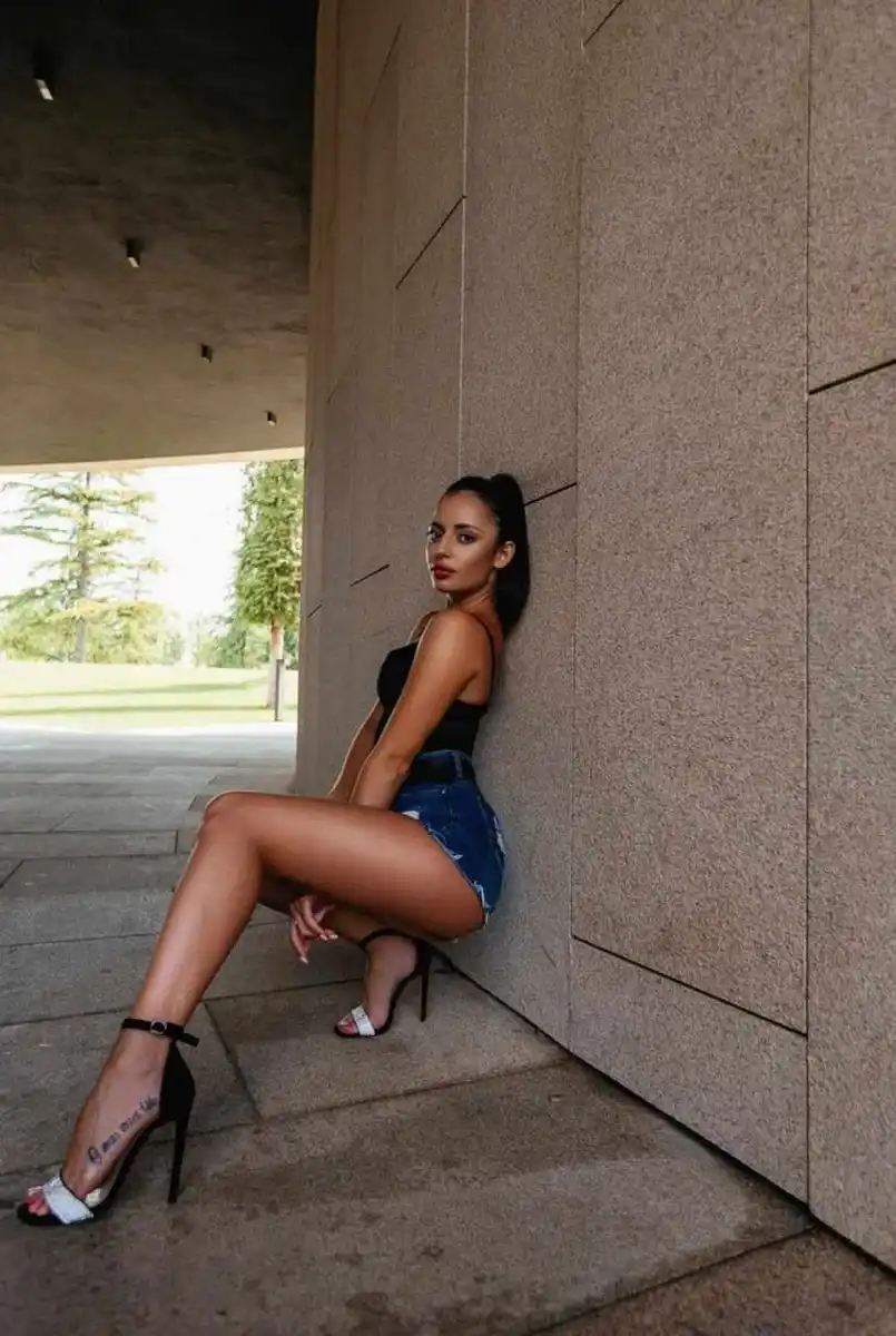 Zarina escort in Paris