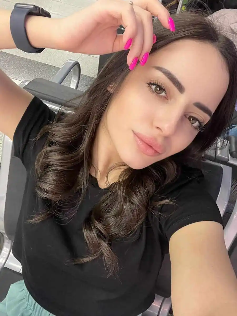 Zarina escort in Paris