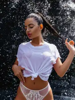 Zarina escort in Paris